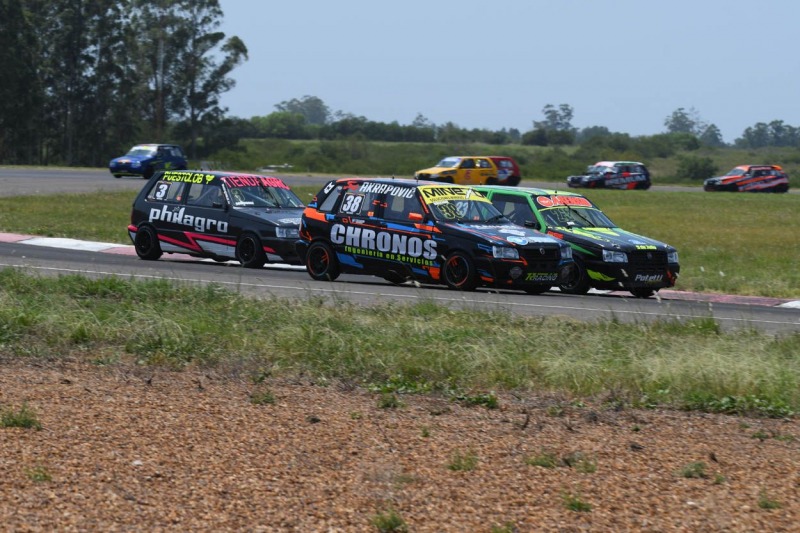 Con presencias olavarrienses el turismo Pista corre en La Plata